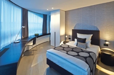 Campus-Hotel, Hotelzimmer mit Bett